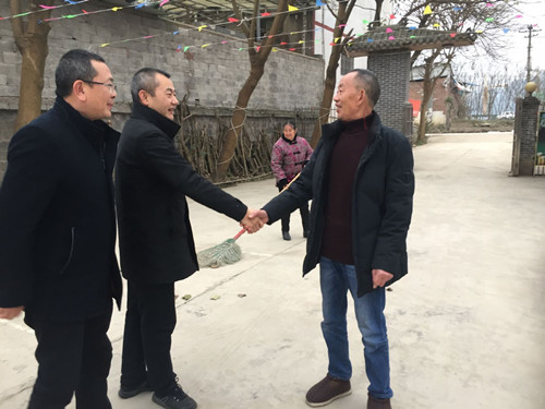 ②为老干部送上新春祝福.jpg