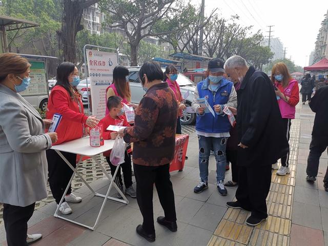 青白江区大弯街道各村（社区）开展“全民反诈”法治宣传志愿活动1.jpg