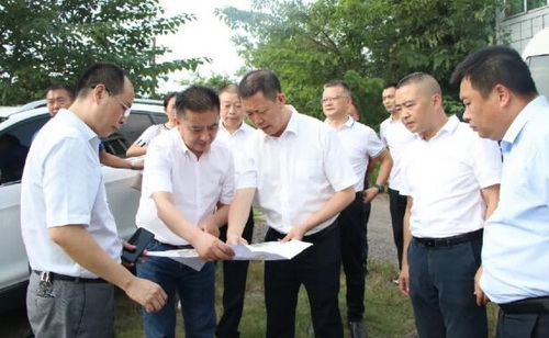 蒋学飞调研.jpg