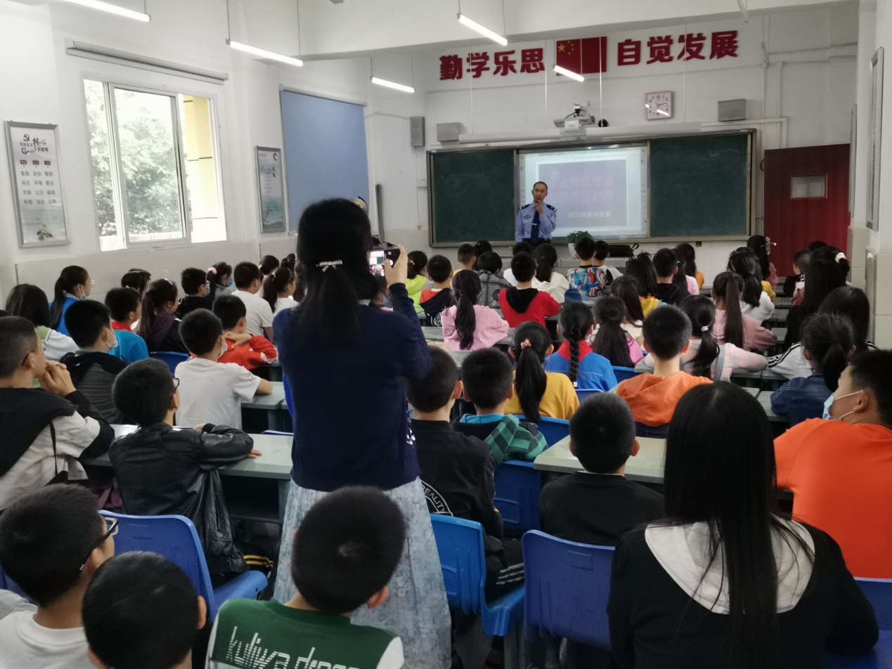 四川省嘉州监狱开展法律进校园活动