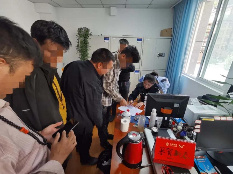 对检测人员进行建档检测.jpg