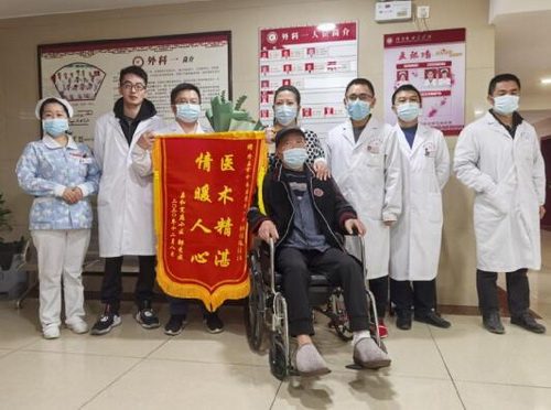 锦旗送医生.jpg