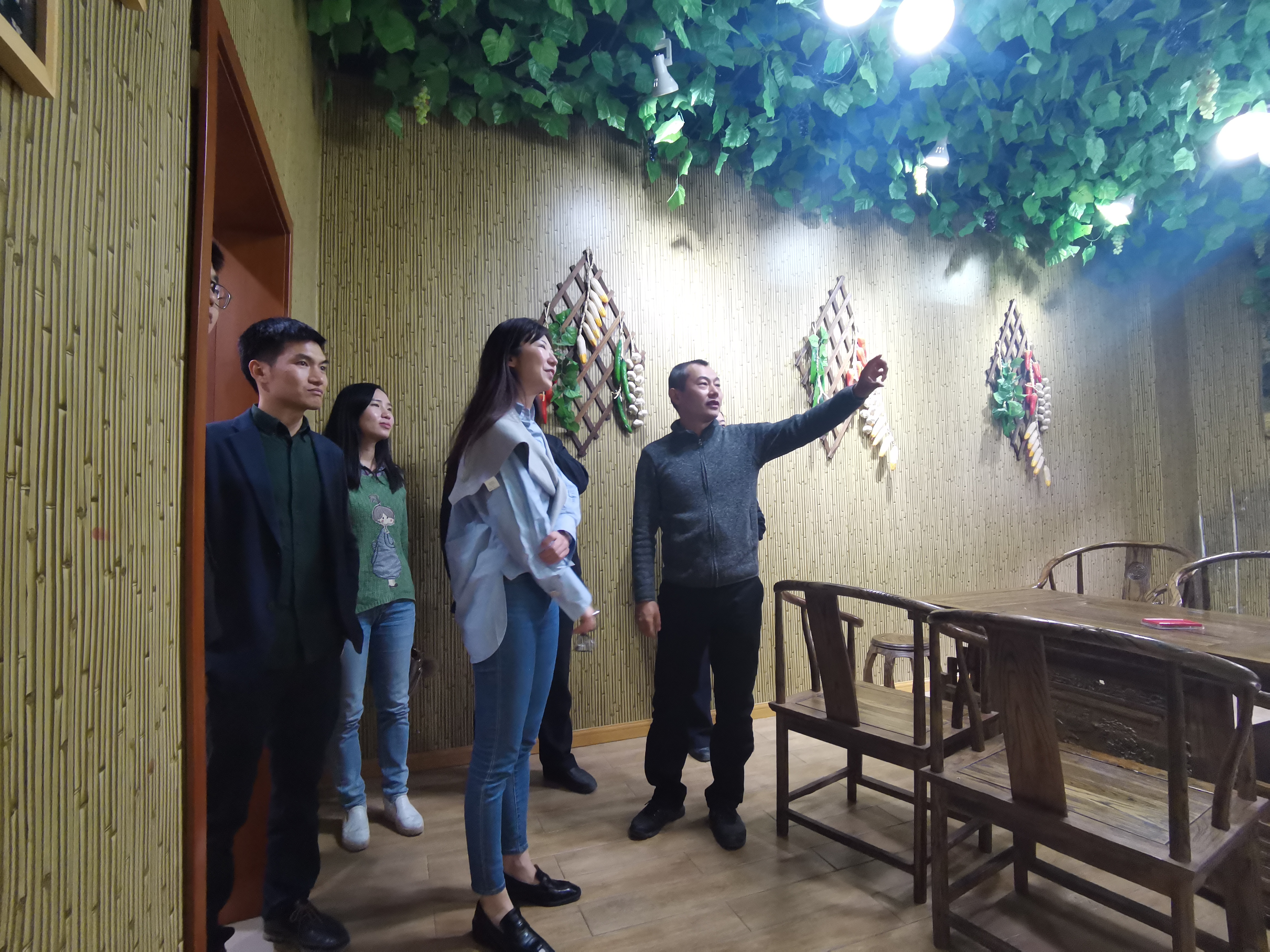 ② 参观特色调解室.jpg