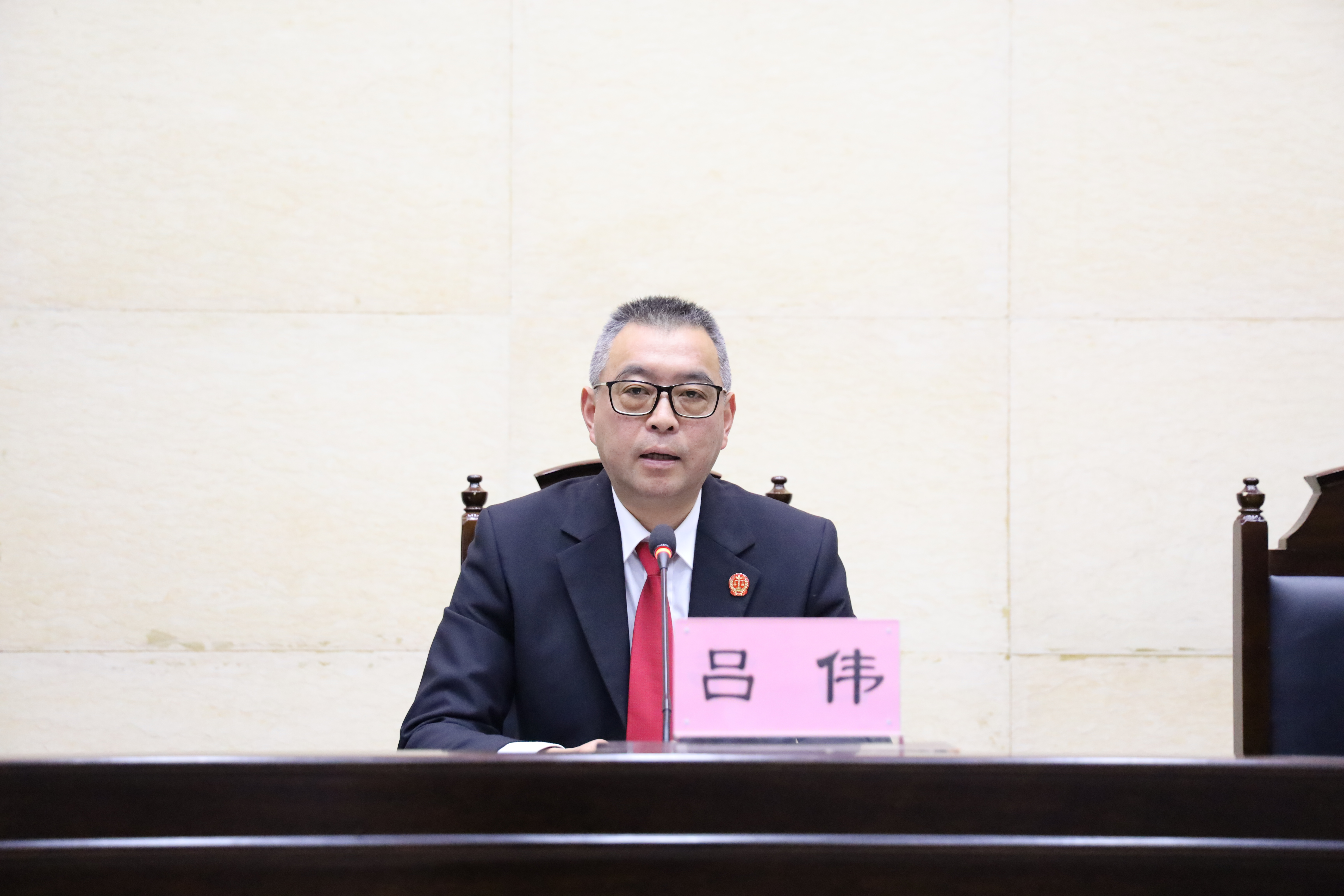 市中院队伍教育整顿第五对口指导组组长吕伟.JPG