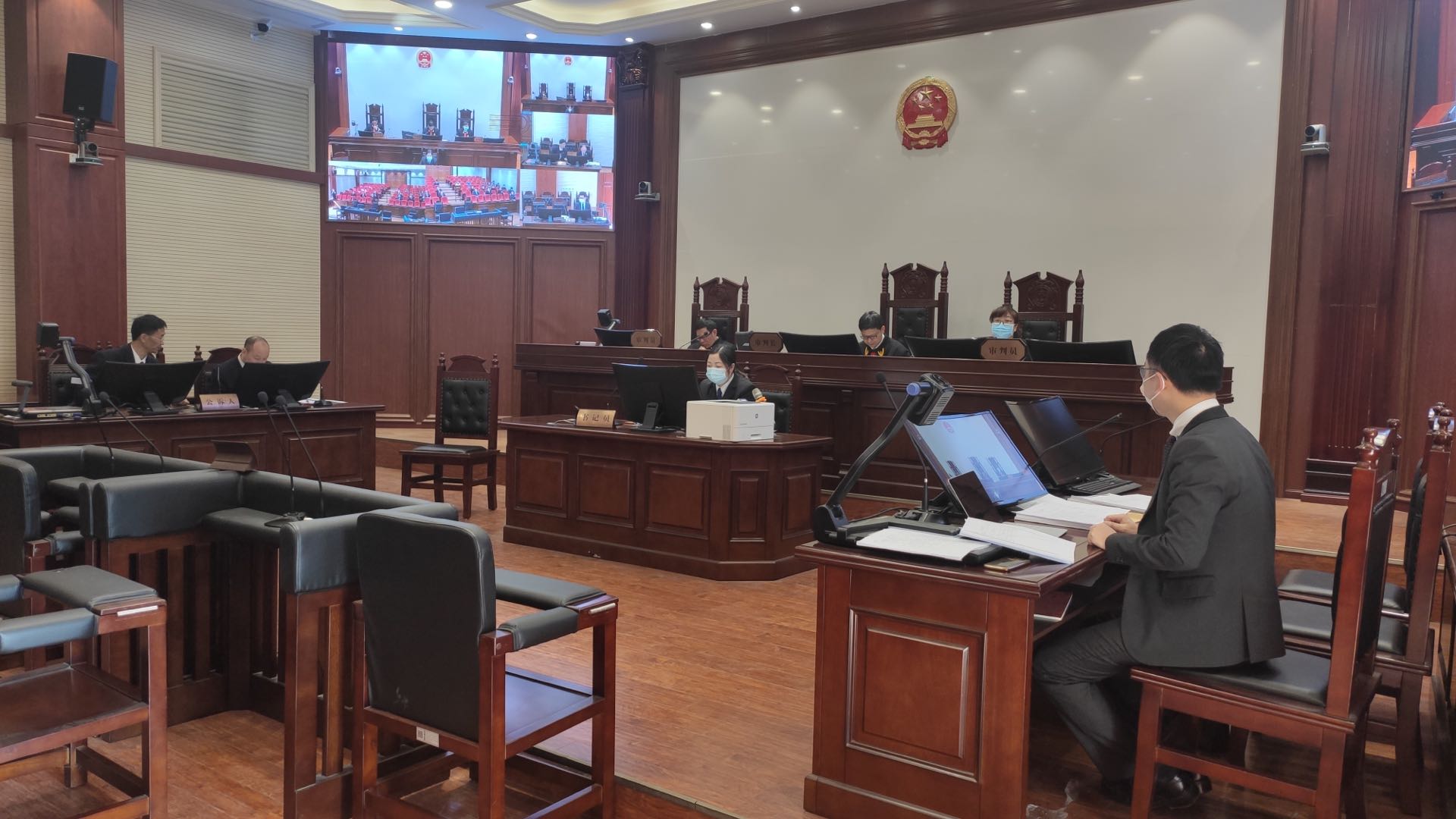 新会区人民法院开庭审理一起涉黑案件_江门新闻_江门广播电视台