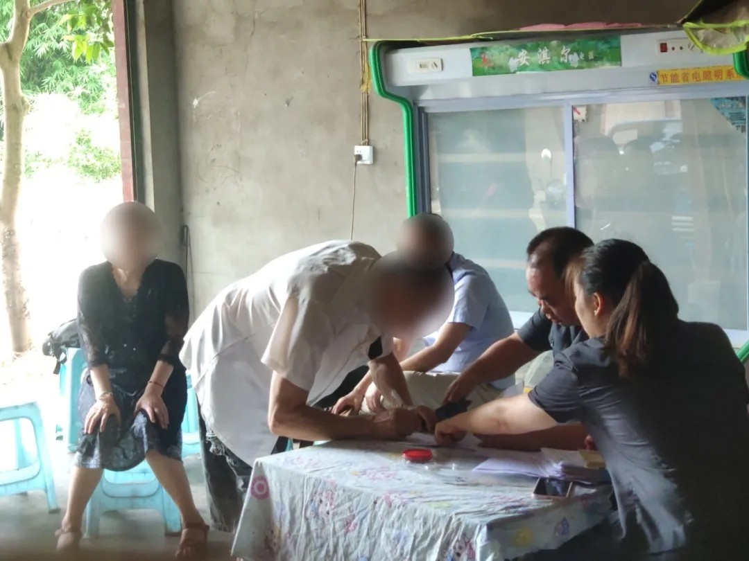 法官组织当事人调解2.jpg