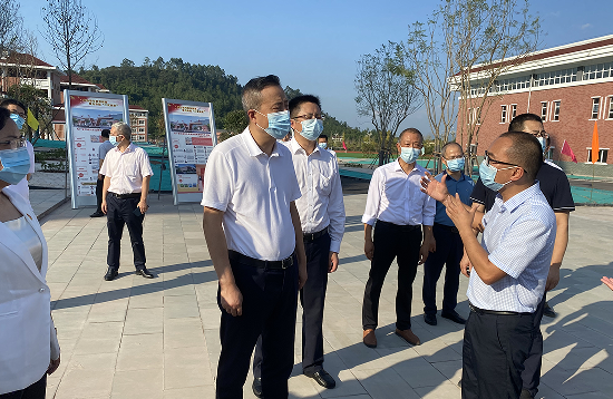广安市委副书记市长赵波一行赴四川省广安代市中学校参观调研