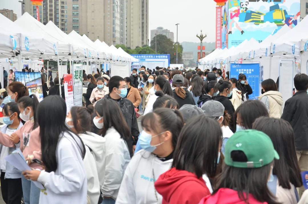 2021年民营企业专场招聘会现场.jpg