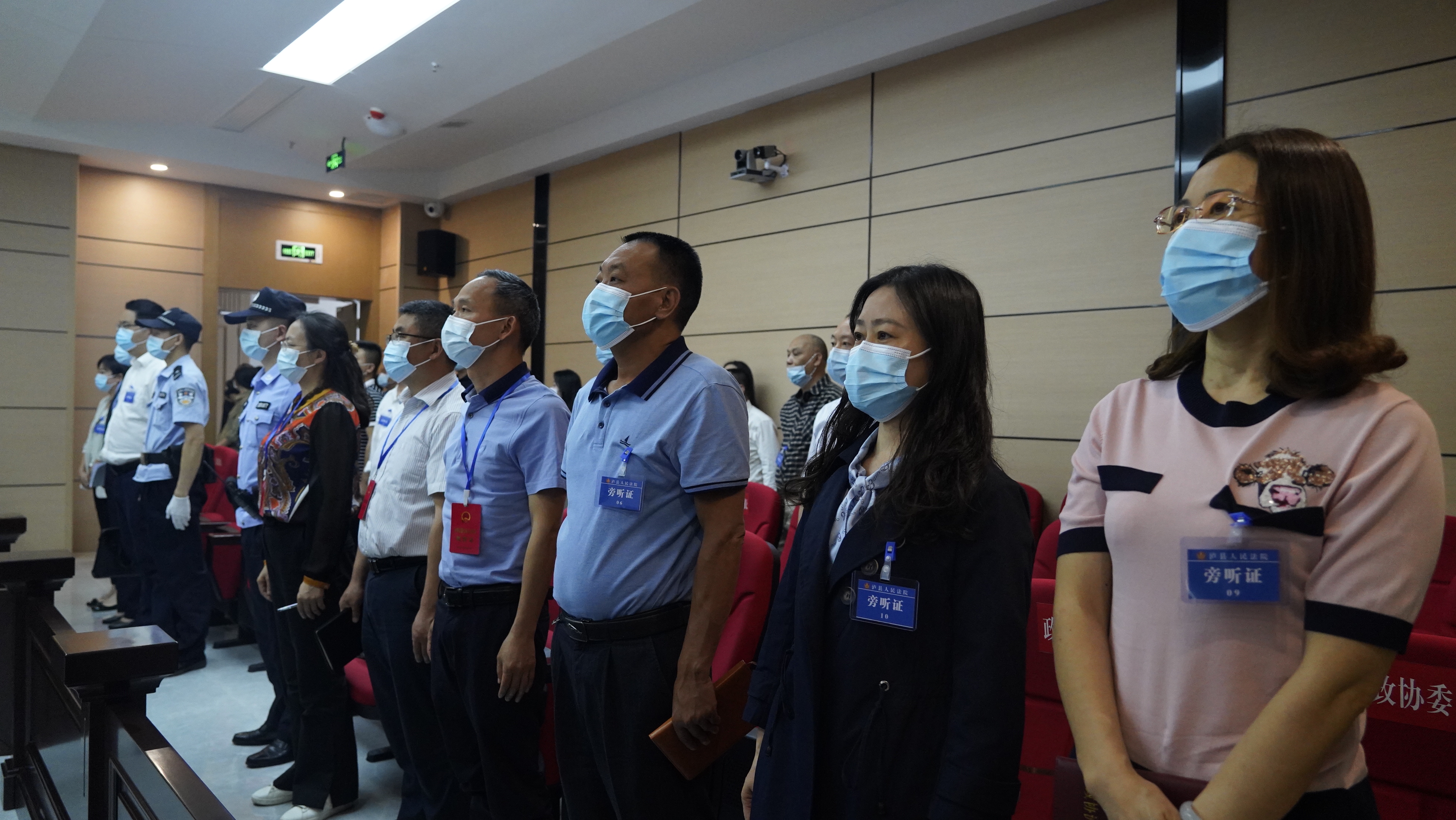 图④：对苟某某拒不执行判决、裁定罪案件进行当庭宣判.JPG