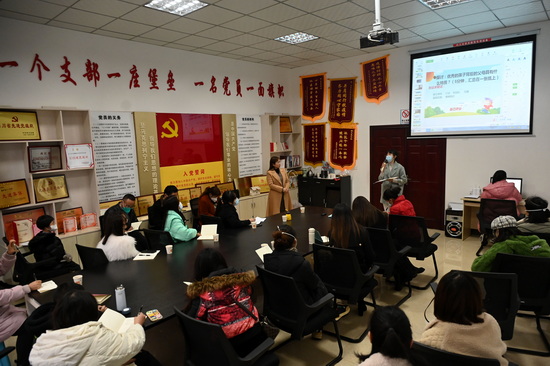 五星社区居民在“家长课堂”上分享育儿心得2.jpg