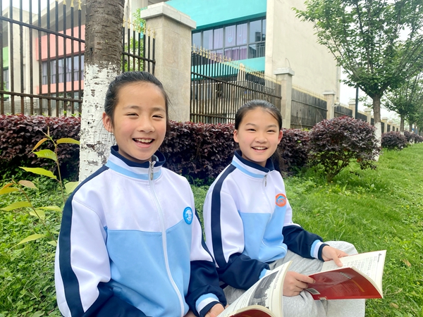 学生阅读.JPG