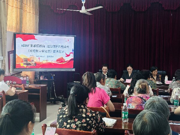 普法进校园.jpg