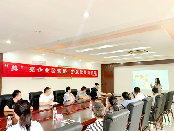 蜀诚律师事务所唐菲，为企业管理人员讲解法务.png