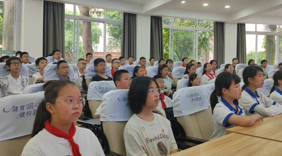 法治阳光照童心 护航幼苗茁壮长