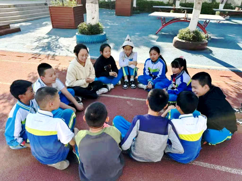5大手牵小手-课程心理活动2.jpg