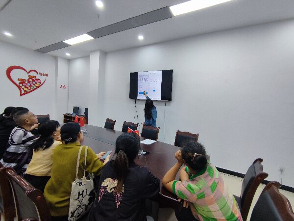 庙儿山社区开展第二季度培训会.jpg